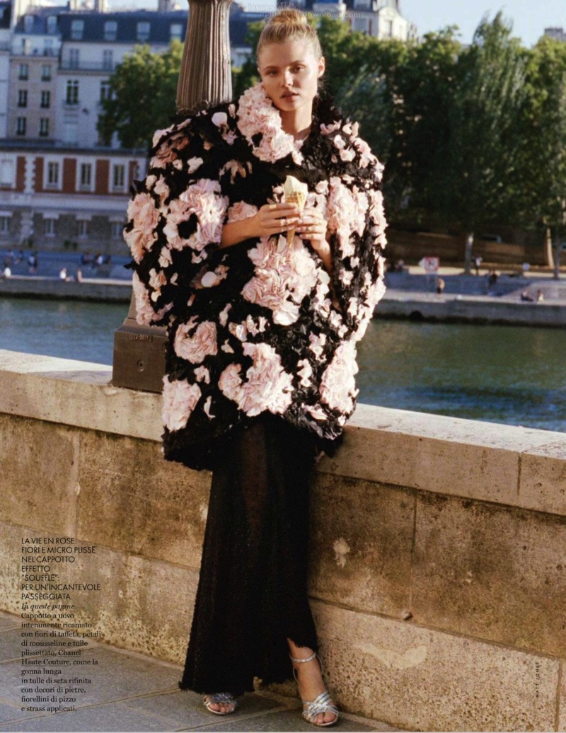 Magdalena-Frackowiak-Elle-Italy-January-2016-Editorial09