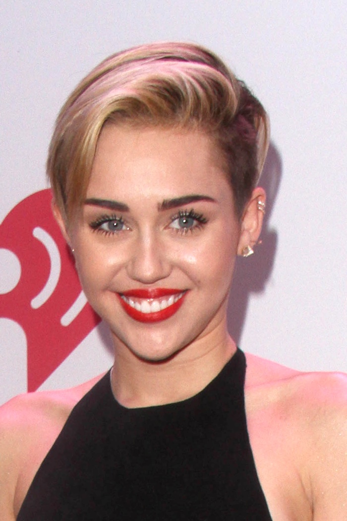 ... <b>Miley Cyrus</b> rocked an elegant short blonde haircut at the 2013 KIIS FM ... - Miley-Cyrus-Short-Haircut-Blonde-Side-Part