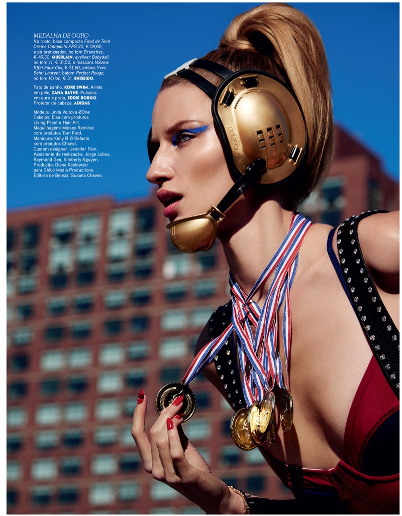 The blonde wins all the gold metals with her blue eyeshadow look