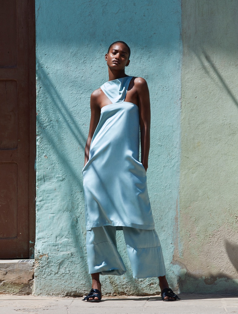 Melodie Monrose embraces pajama inspired look with a blue loose-fitting tunic and pants