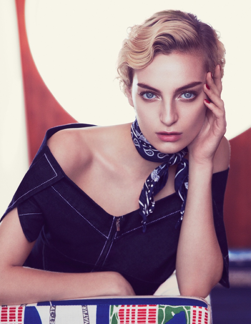 Rose Smith models modern finger waves