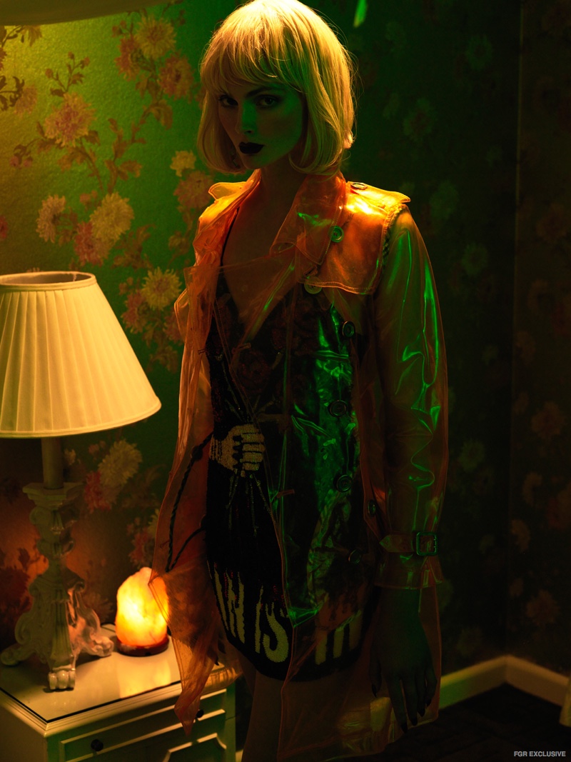 Dress Discount Universe, Coat Burberry, Earrings Dinosaur Designs