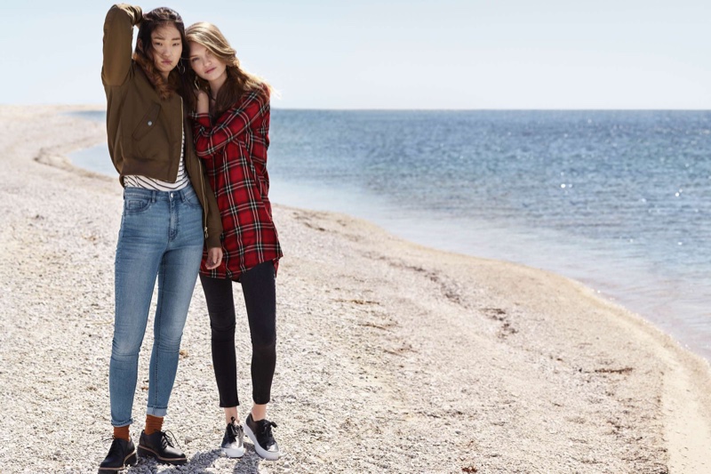 (Left) H&M Pilot Jacket with Fur Collar, Jersey T-Shirt, High Waist Slim-fit Pants and Platform Shoes (Right) Plaid Flannel Shirt, High-Waist Slim Fit Pants and Platform Sneakers