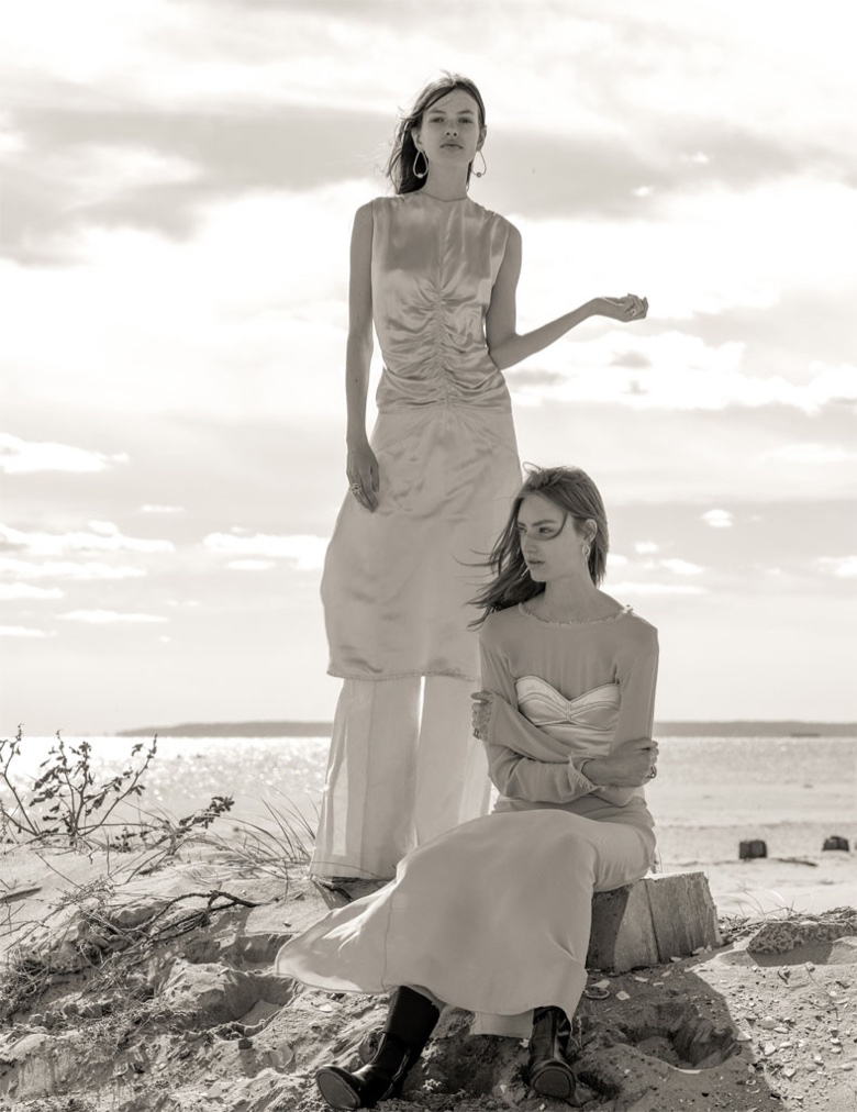 The models pose in fall looks at the beach