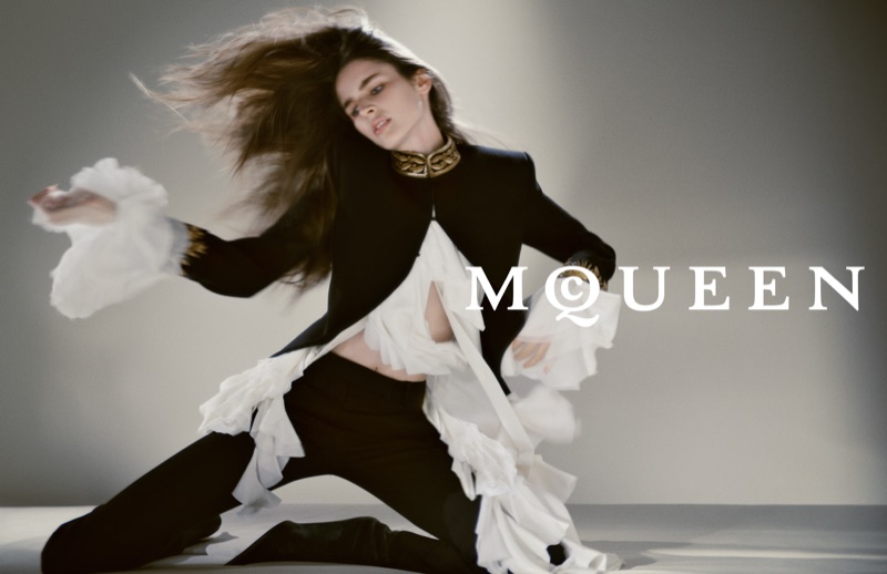 Alexander mcqueen fall winter 2025 campaign02