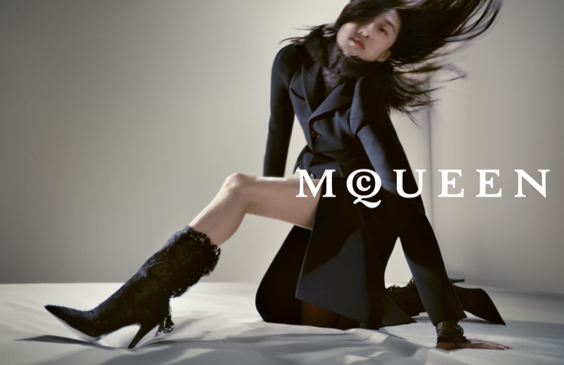 Alexander mcqueen fall winter 2025 campaign05