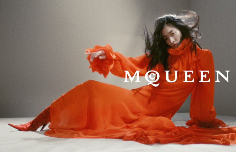 Alexander mcqueen fall winter 2025 campaign08