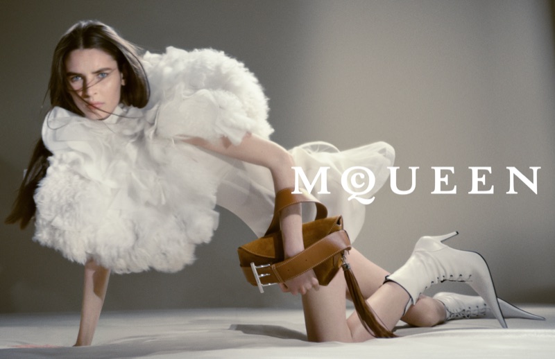 Alexander mcqueen fall winter 2025 campaign09
