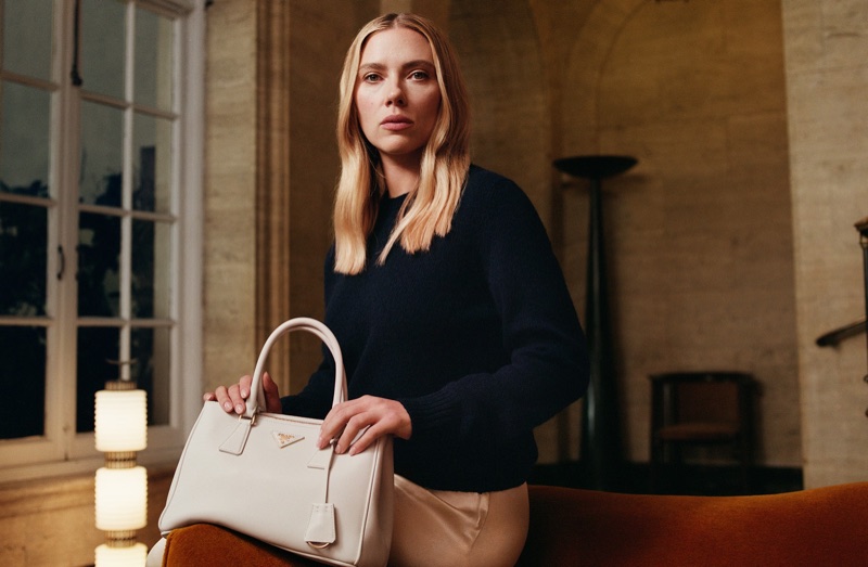 Скарлетт Йоханссон играет в кампании Prada Galleria Ritual Identity.