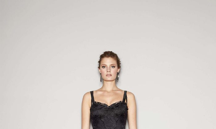 Dolce & Gabbana Fall 2011: Constance Jablonski, Liu Wen, Egle Tvirbutaite, Alejandra Alonso & Svieta Nemkova