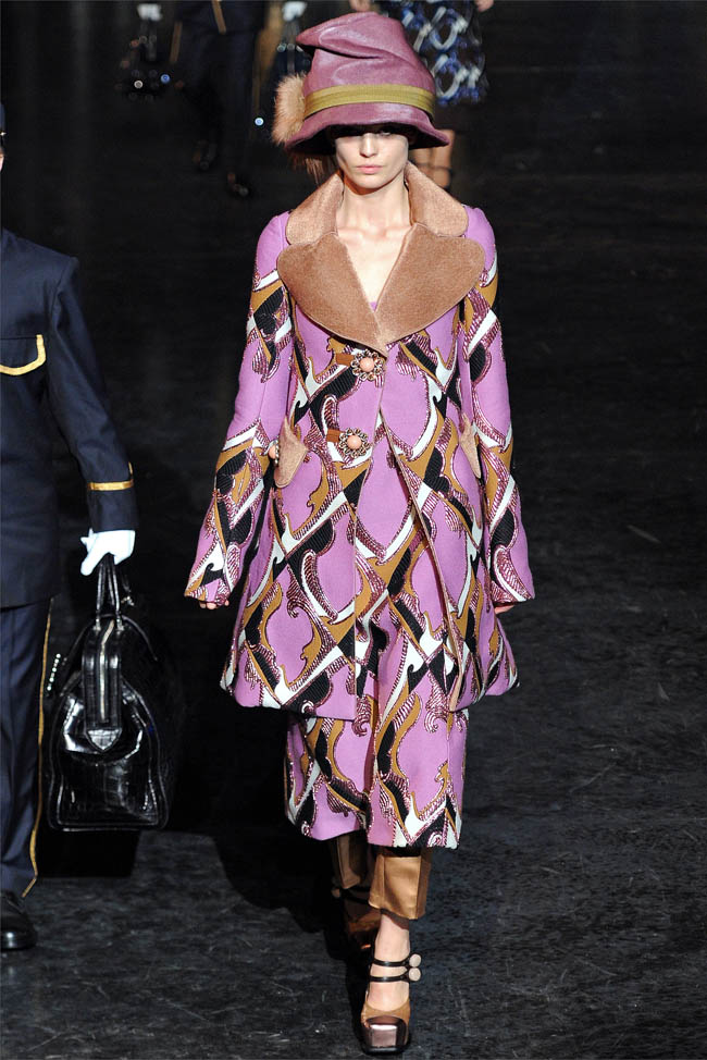 Louis Vuitton Fall 2012 Runway Review - theFashionSpot