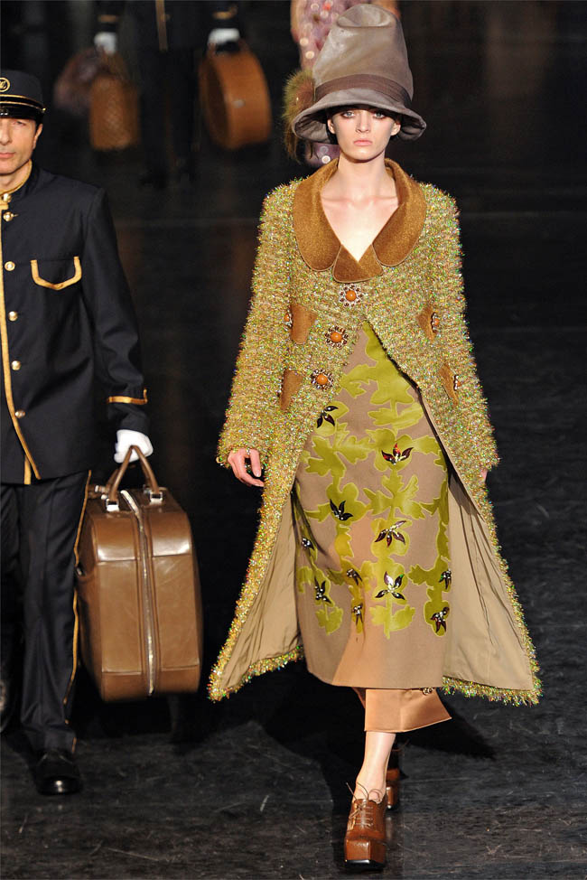 Louis Vuitton Fall 2012 Runway Review - theFashionSpot