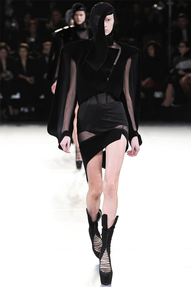 Mugler Fall 2012 | Paris Fashion Week | Fashion Gone Rogue