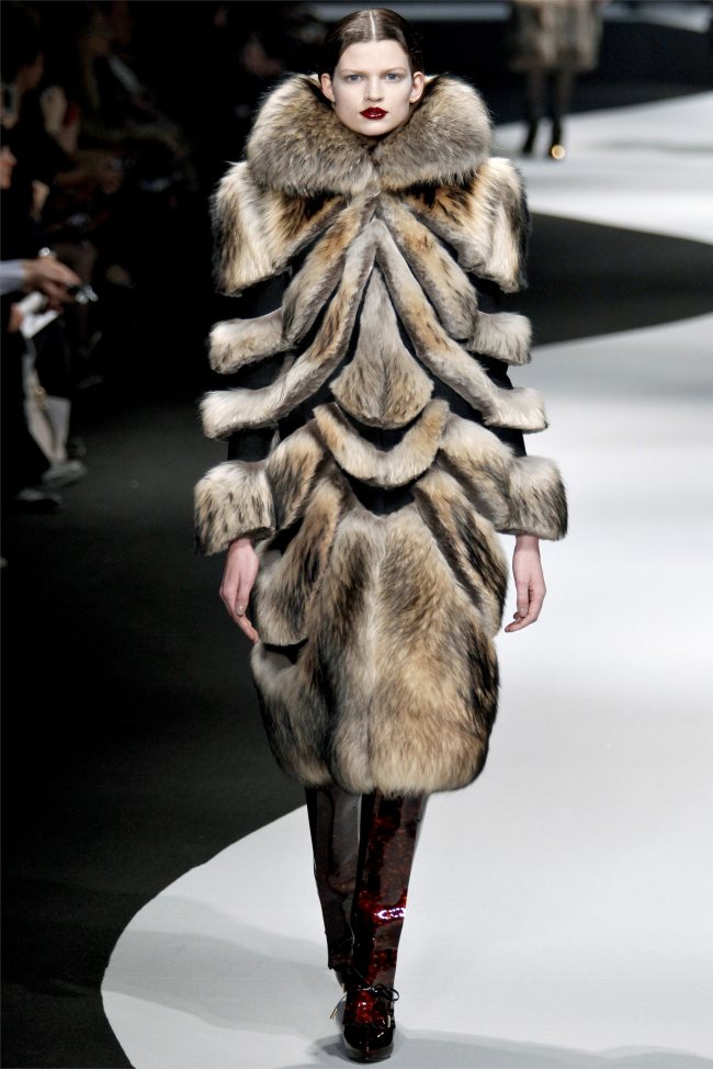 Viktor & Rolf Fall 2012 | Paris Fashion Week