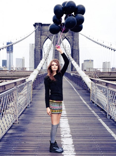 Nimue Smit Poses on the Brooklyn Bridge in New Images for H&M Divided Nimue Smit Poses on the Brooklyn Bridge in New Images for H&M Divided