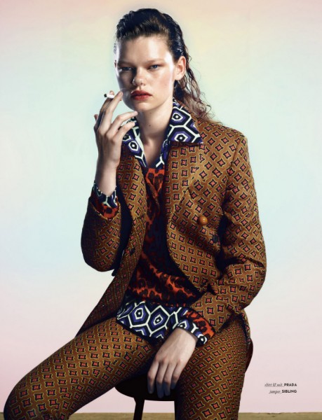 Kelly Mittendorf Gets Comfy in Fall Prints for Vision China by Yasunari Kikuma Kelly Mittendorf Gets Comfy in Fall Prints for Vision China by Yasunari Kikuma