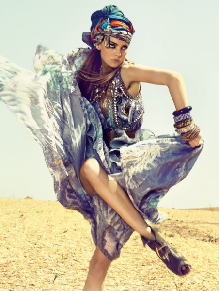 Caroline Trentini for Elle Brazil November 2010 by Zee Nunes & André Katopodis Caroline Trentini for Elle Brazil November 2010 by Zee Nunes & André Katopodis