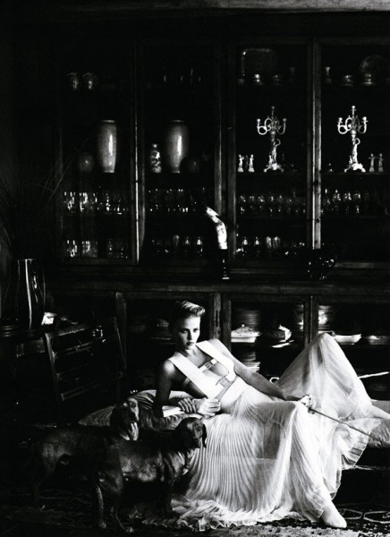 Lara Stone by Mario Testino for Vogue US January 2011 Lara Stone by Mario Testino for Vogue US January 2011