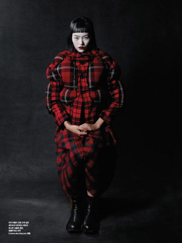 Liu Wen by Yelena Yemchuk in Comme des Garçons | Harper's Bazaar Korea ...