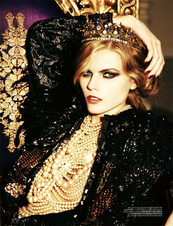 Maryna Linchuk for Vogue Turkey December 2010 by Ellen von Unwerth
