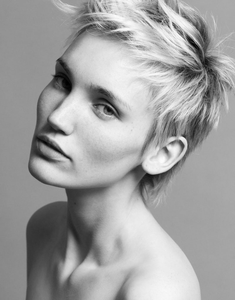 Portrait  | Nina Aurora by Gilbert François