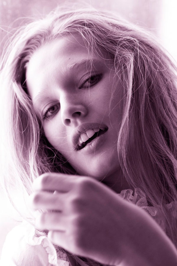 Morning Beauty | Toni Garrn by Mario Testino