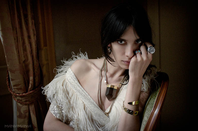 ManiaMania Enlists Jamie Bochert for its "Performance" Campaign