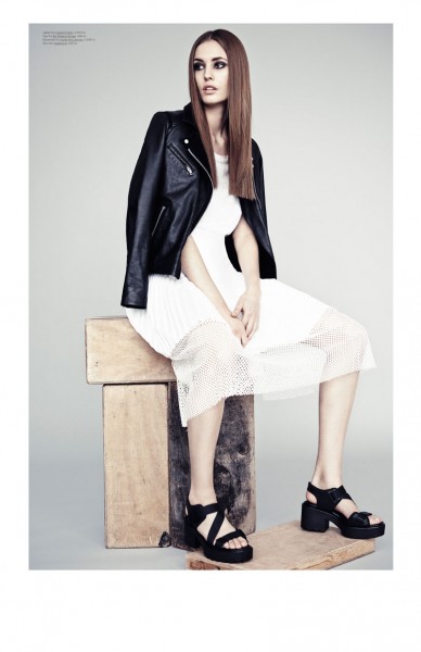 Nadja Bender Models Minimal Style for Eurowoman by Honer Akrawi Nadja Bender Models Minimal Style for Eurowoman by Honer Akrawi