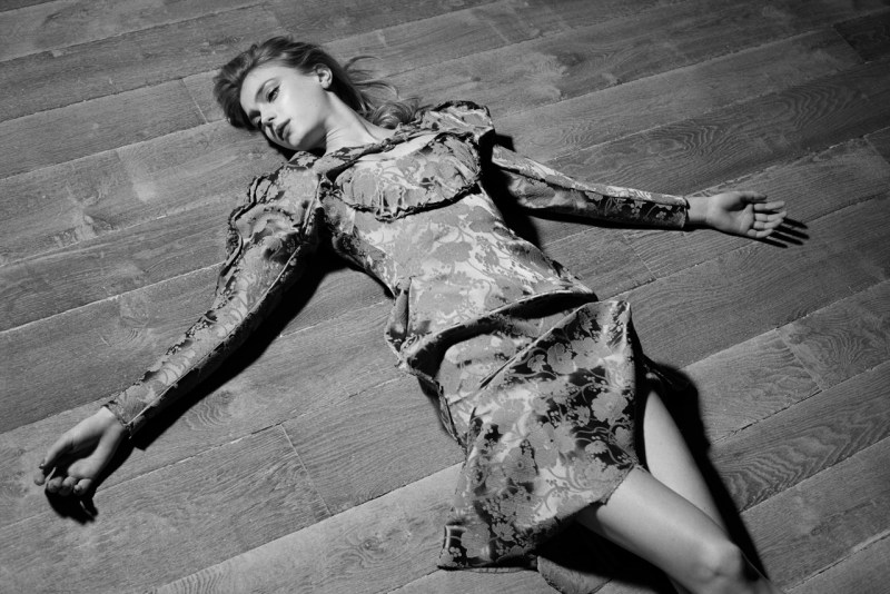 Sigrid Agren Evokes Modern Elegance for Viva! Moda by Eric Guillemain