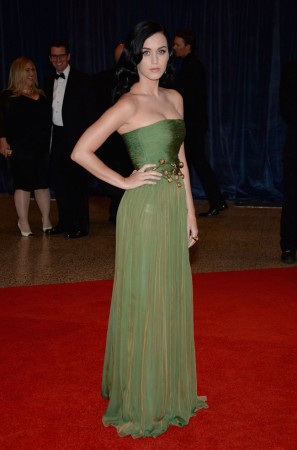 Katy Perry Wears Giambattista Valli at the 2013 White House Correspondents' Association Dinner Katy Perry Wears Giambattista Valli at the 2013 White House Correspondents' Association Dinner