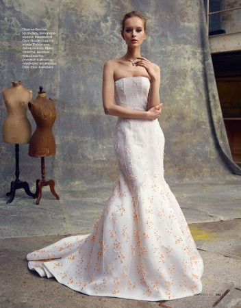 Iza Olak Dons Haute Couture for Elle Russia May 2013 by Åsa Tällgård Iza Olak Dons Haute Couture for Elle Russia May 2013 by Åsa Tällgård