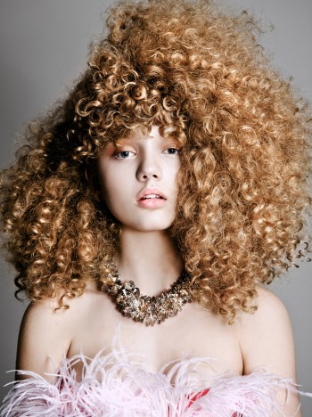 Sarah Baumann Models Curly Styles for Elle Bulgaria Sarah Baumann Models Curly Styles for Elle Bulgaria