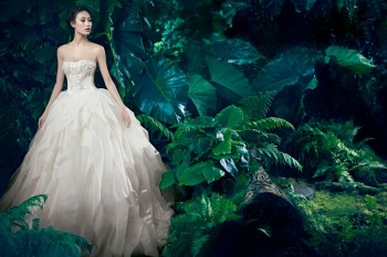 Shu Pei Returns for Vera Wang's Fall 2013 Ads Shu Pei Returns for Vera Wang's Fall 2013 Ads