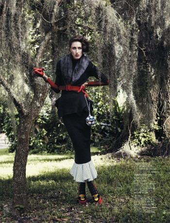 Anna Cleveland Delivers Drama for Bjarne Jonasson in Jalouse Shoot Anna Cleveland Delivers Drama for Bjarne Jonasson in Jalouse Shoot
