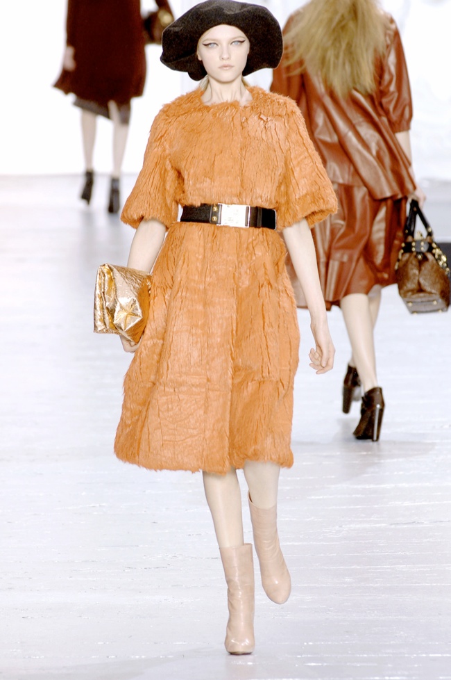 A model presents a creation by US designer Marc Jacobs for Louis Vuitton  for the Fall-Winter 2009/2010 ready-to-wear collection show held at the  Cour Carree du Louvre in Paris, France, on March