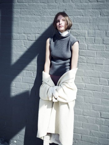 Kelsey Van Mook Models Knitwear for Annemarieke van Drimmelen in Rika