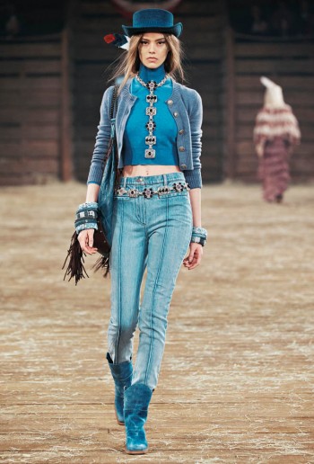 Chanel Pre-Fall 2021 Métiers d'art - RUNWAY MAGAZINE ® Official