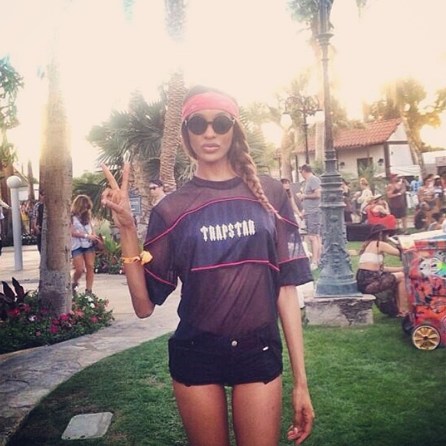 Jourdan Dunn throws up the peace sign in her self proclaimed "hippie gangster" look