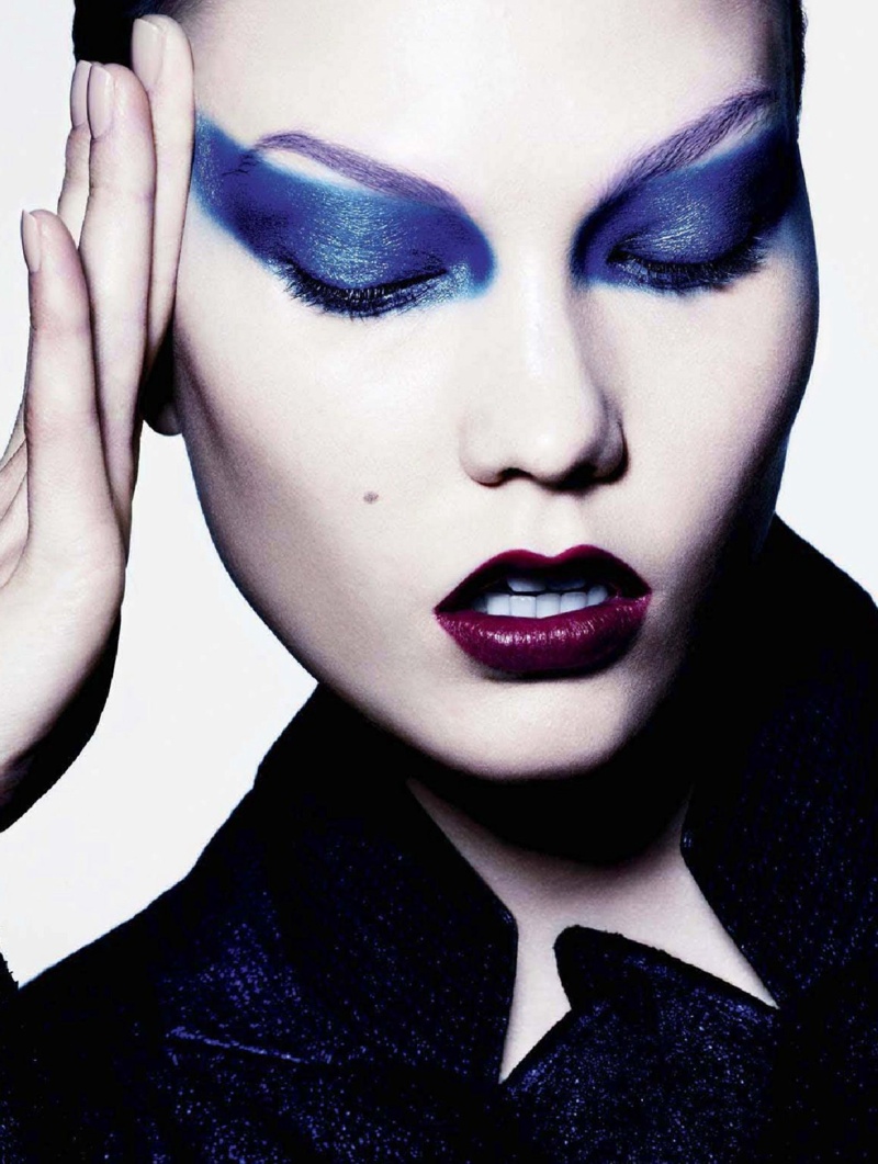 Karlie Kloss Gets Painted for Ben Hassett in L’Express Styles Shoot