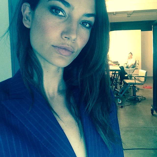 Lily Aldridge takes selfie in blazer