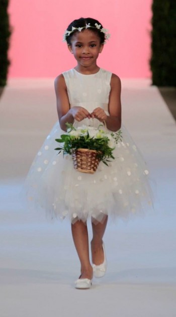 Oscar de la Renta Features Flower Girls, Lace at Bridal Spring 2015 Show