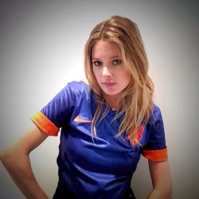 A pregnant Doutzen Kroes is all in for the Netherlands