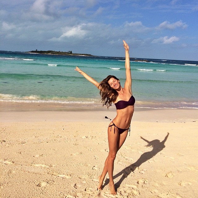 Gisele Bundchen shows off her bikini body at the beach. Photo via Instagram