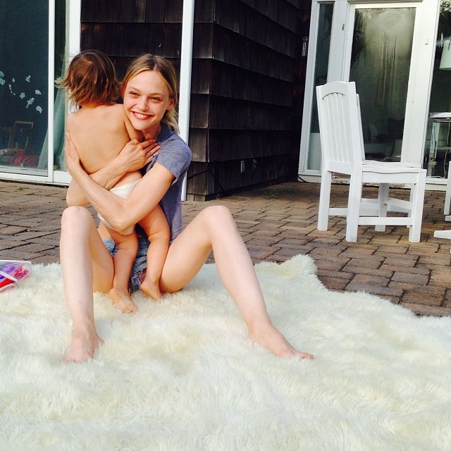 Sasha Pivovarova with her daughter Mia