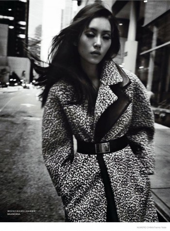 Liu Wen Poses in Black & White for Txema Yeste in Numéro China Shoot Liu Wen Poses in Black & White for Txema Yeste in Numéro China Shoot