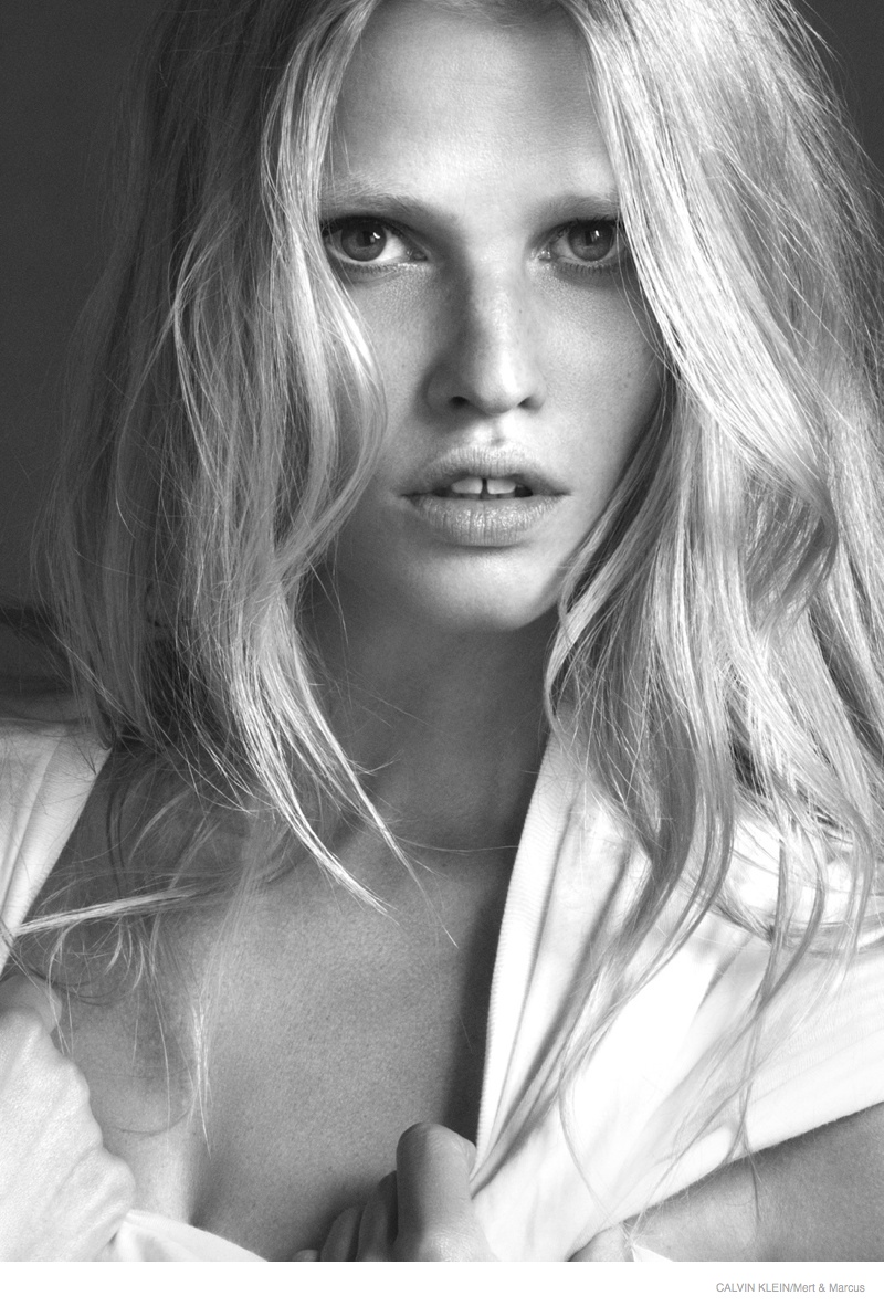 lara-stone-black-white-ck-ads-2014-03