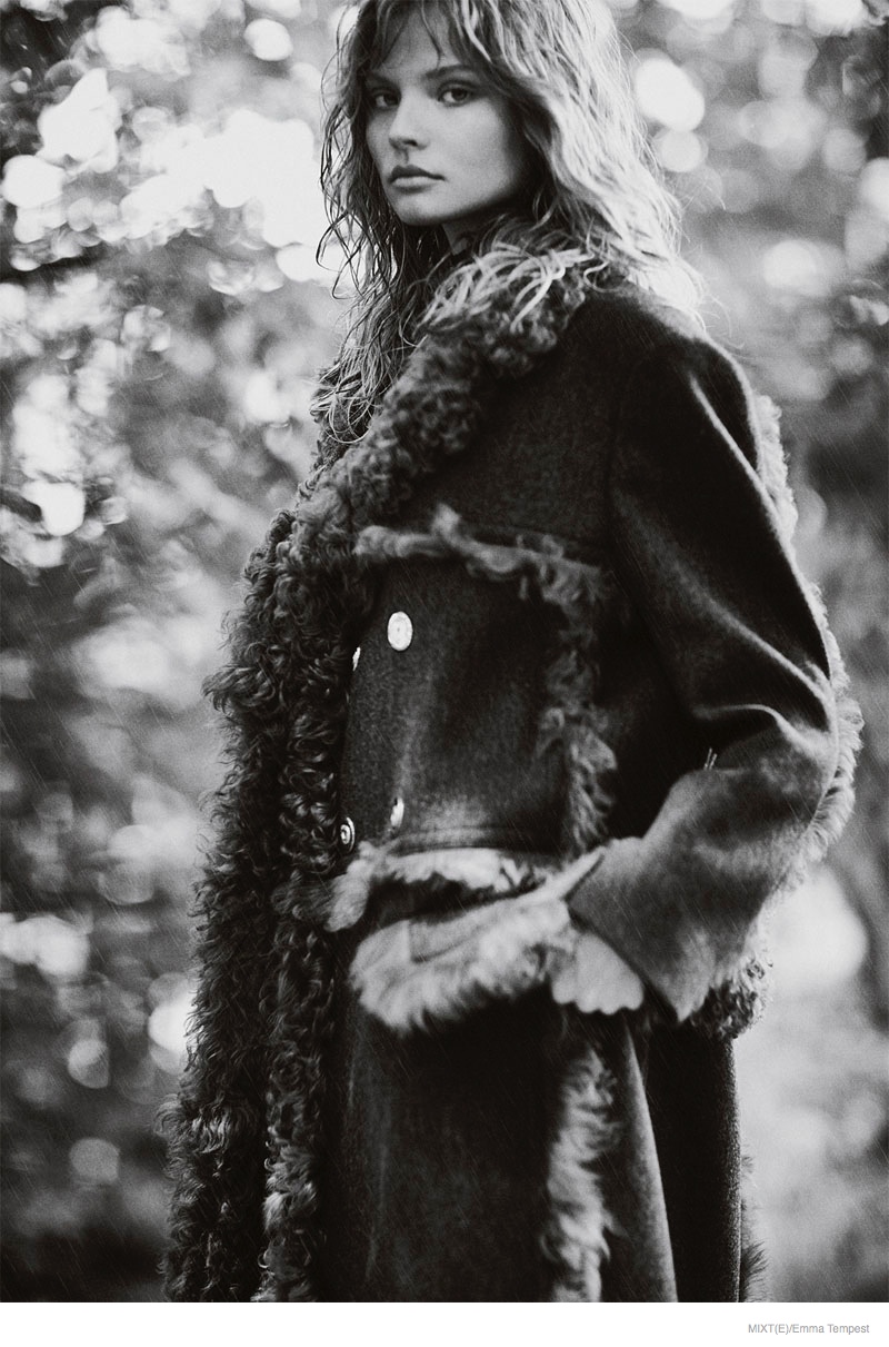 Magdalena Frackowiak Models Fall Outerwear for Mixt(e) by Emma Tempest Magdalena Frackowiak Models Fall Outerwear for Mixt(e) by Emma Tempest