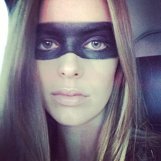Robyn Lawley puts on black face paint