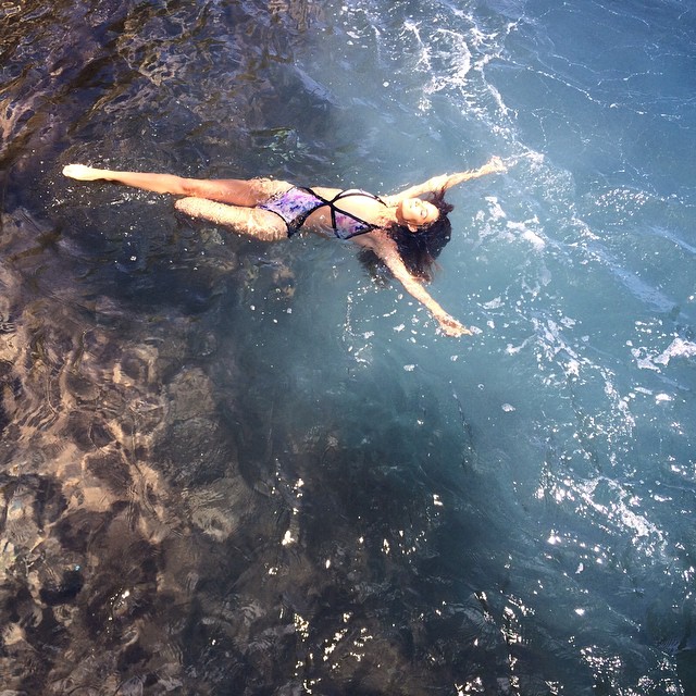 Lily Aldridge takes image in Hawaii