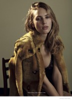 Dylan Penn Shows Off Her Modeling Skills in Cover Shoot for L'Officiel Italia Dylan Penn Shows Off Her Modeling Skills in Cover Shoot for L'Officiel Italia